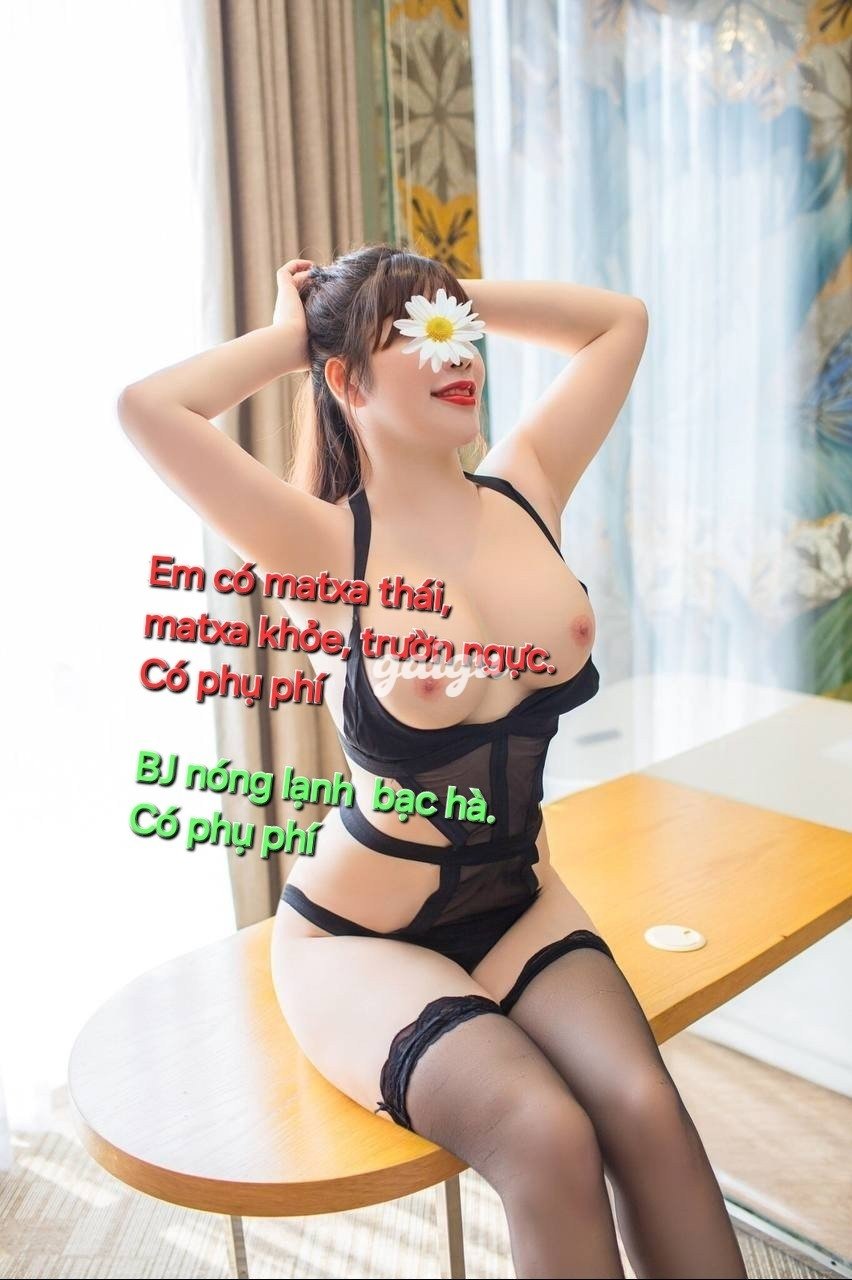 Uyển Uyển – Em xinh chuẩn mẫu – Thân thiện dễ gần