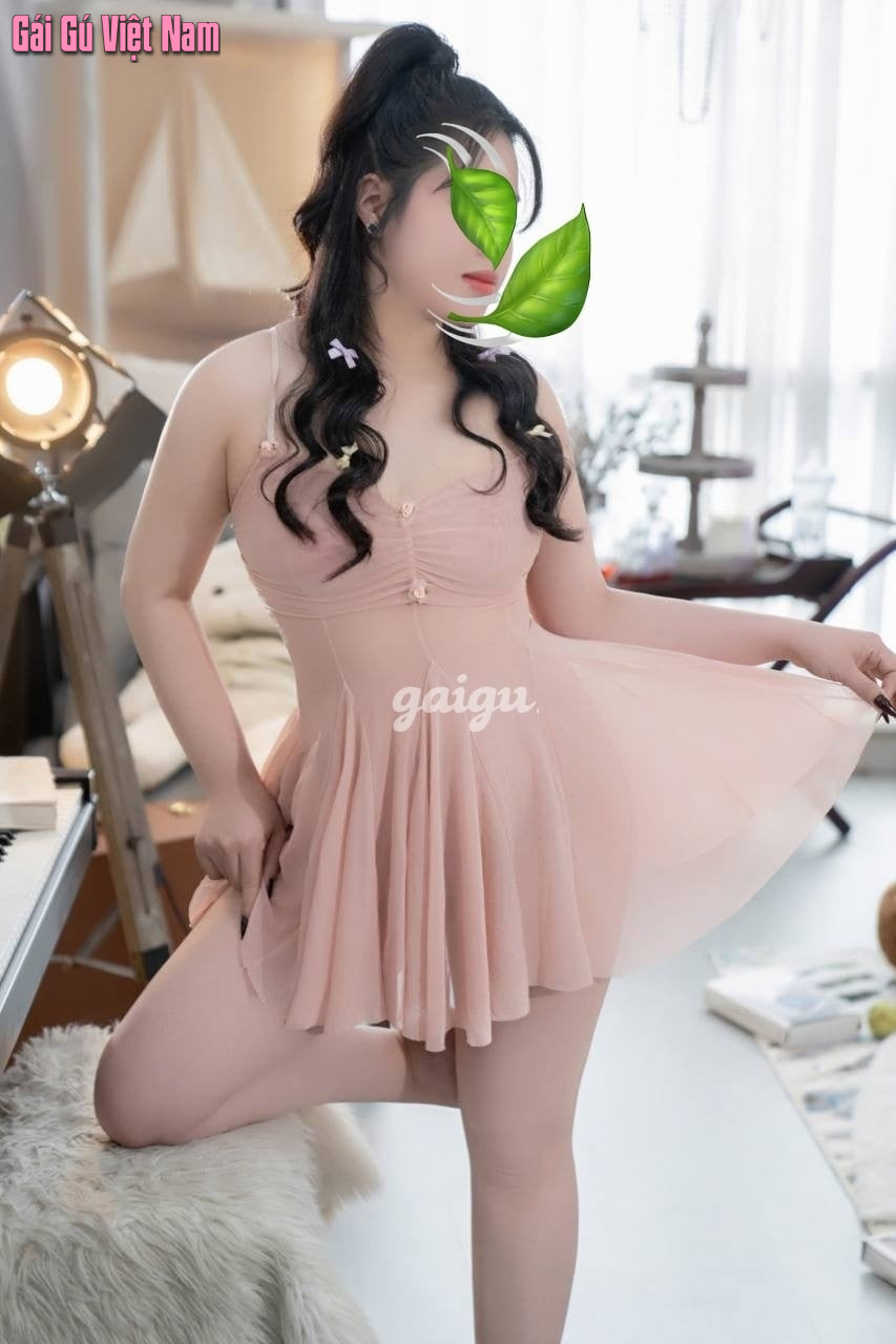 Bích Tuyền 2k3 gái miền tây non tơ vào đời.