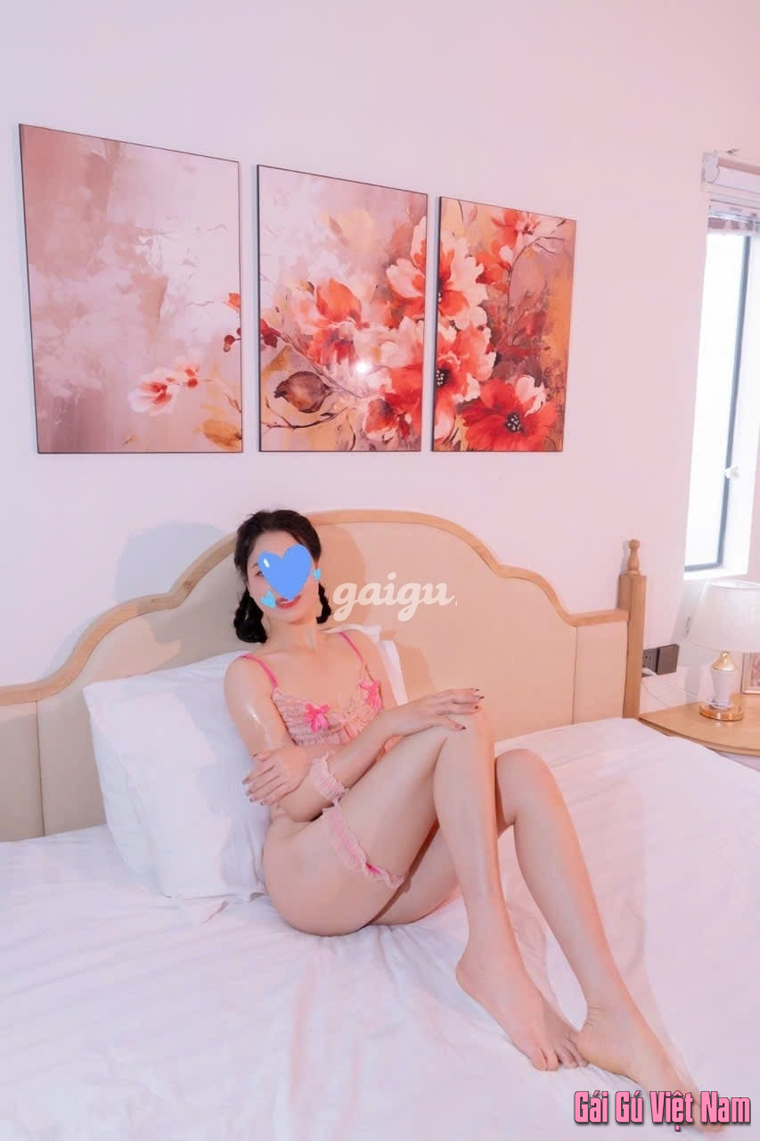 Phương Linh- em hàng nhẹ nhàng , dâm ngon ngoan!